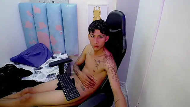 Show modela liam_play na web-kameri