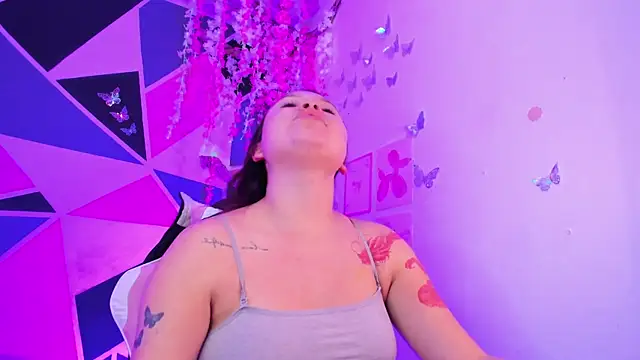 Chat +18 de little_emma0 ao vivo