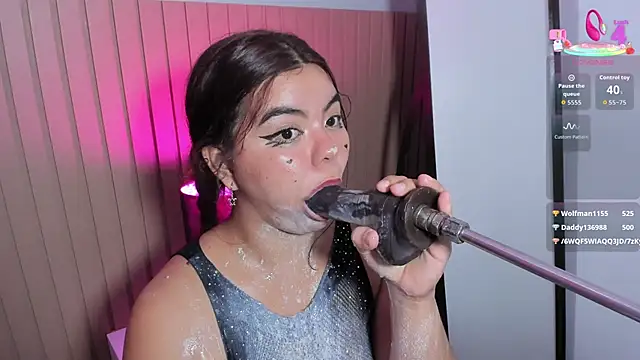 klhoe_boobs' Webcam Show