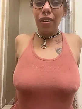 Desirae_Luciano's Webcam Show