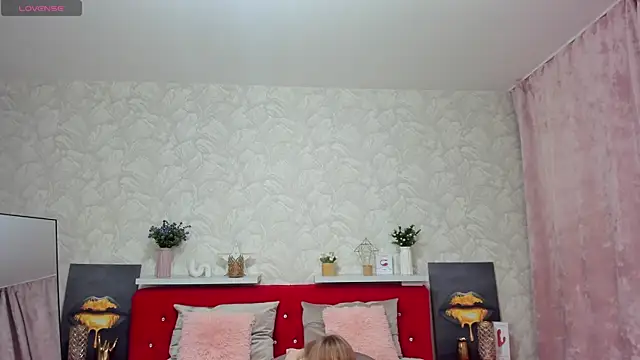 KattyPeachX Adlı Modelin Canlı XXX Sohbeti