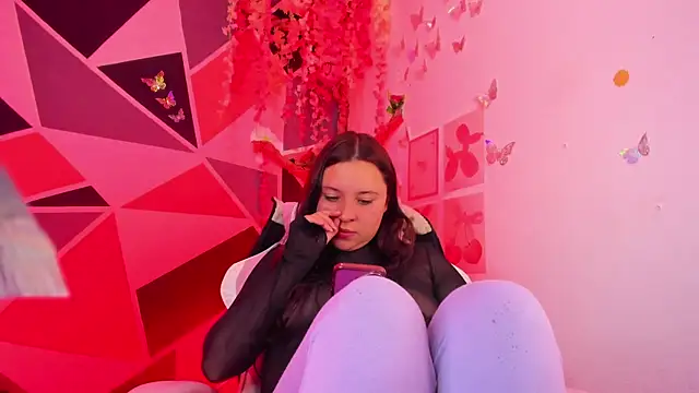 little_emma0 লাইভ XXX চ্যাট