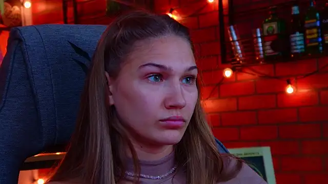 Sweet_Emilya élő XXX-chatje