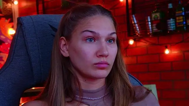 Sweet_Emilya élő XXX-chatje
