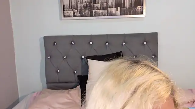 IvonnyBon_gh Show in webcam