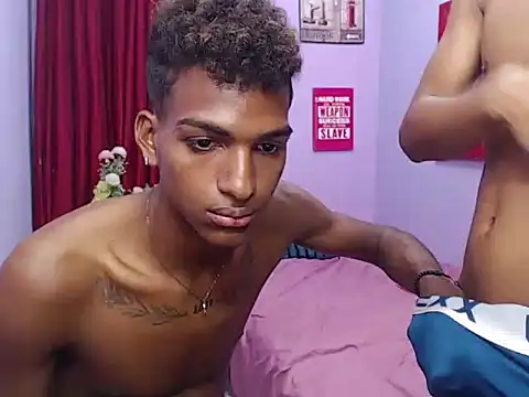 Show de black_twinks na webcam