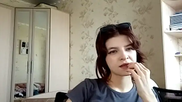 LowkeyIndigo webcam show