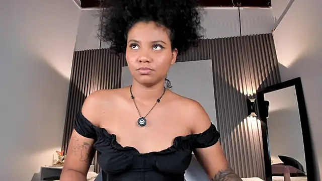 Zafiiraa Chat XXX in diretta
