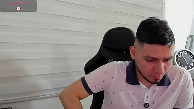 Chat +18 de Rick_Adams ao vivo