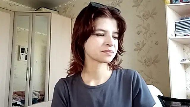 LowkeyIndigo – Kamerová šou