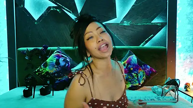 ElyaQuinn Chat XXX in diretta