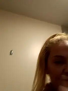 Goldenndoll's Live XXX Chat