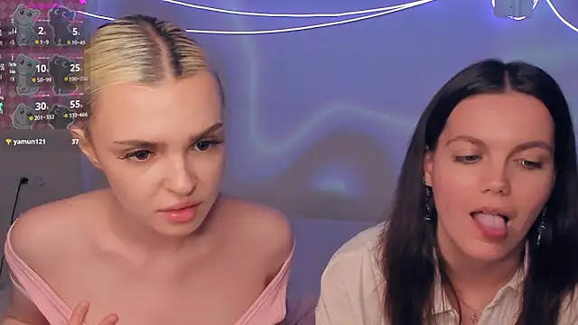 JuliannPaysour élő XXX-chatje
