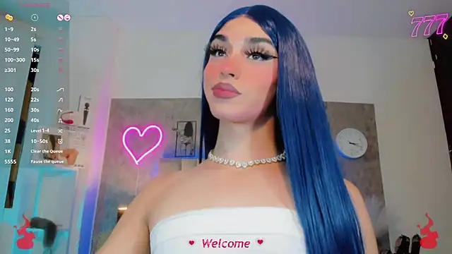 Baby_Aliz: διαδικτυακό σόου στην κάμερα