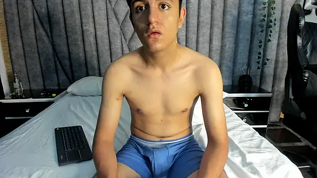 Show modela JacksonDunss na web-kameri