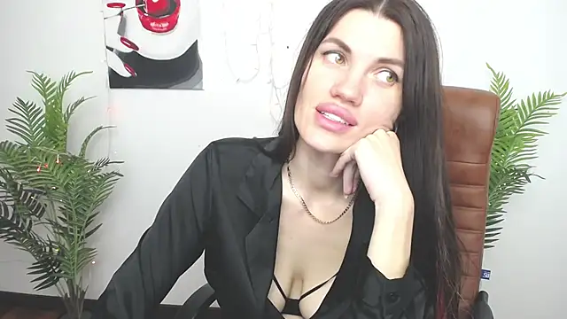 MilaLoona live XXX chat