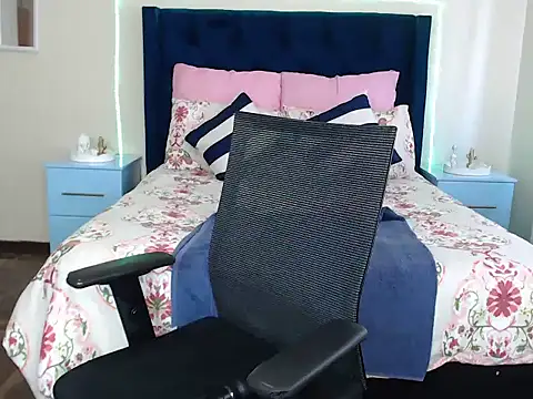 QUEENMANDYY's Live XXX Chat