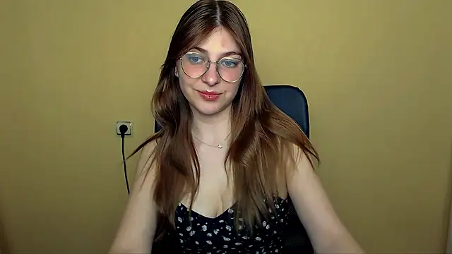 Luna_Lush_ élő XXX-chatje