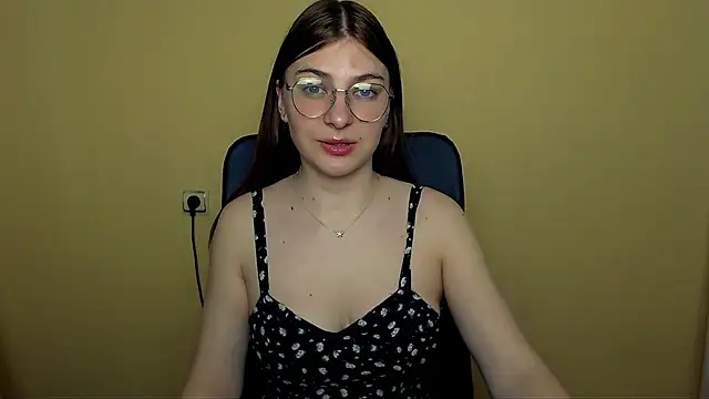 Luna_Lush_ Adlı Modelin Canlı XXX Sohbeti