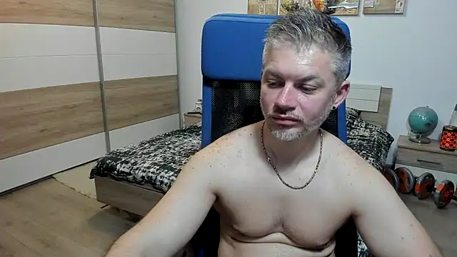 XXX chat uživo modela RobbyShawz