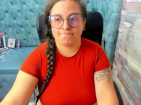 Sarah_Boobs_ Adlı Modelin Canlı XXX Sohbeti