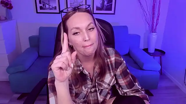 EvieMagical élő XXX-chatje