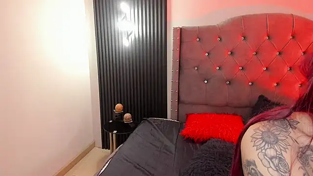 Scarbadgirl_: διαδικτυακό σόου στην κάμερα