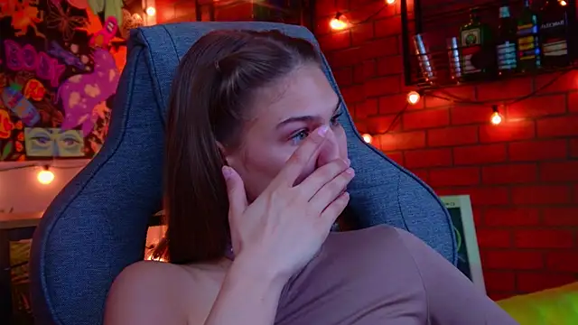 Sweet_Emilya élő XXX-chatje