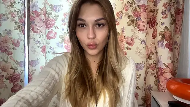 JoliPlatinums Chat XXX in diretta