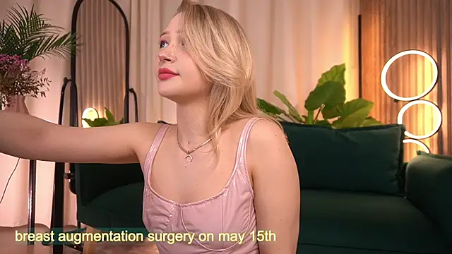 LauraWifeness Live XXX-chat