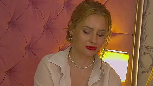 MisshaNight Webcam show