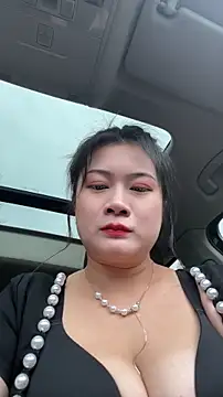mo-mo-69's Live XXX Chat