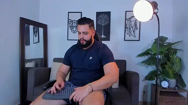 Justin_kingX7 élő XXX-chatje