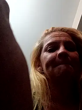 XXX chat uživo modela Goldenndoll