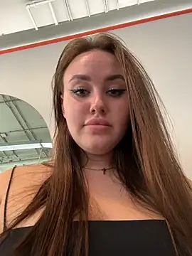 KiraSunshine élő XXX-chatje