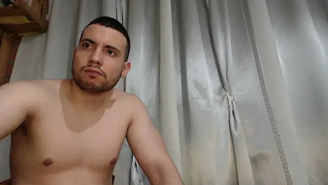 XXX chat uživo modela Armando_2002