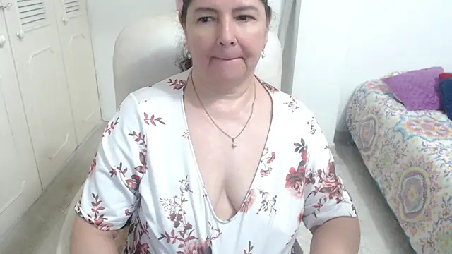 leonela_69 即時 XXX 聊天