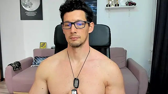 BrutusK08's Live XXX Chat