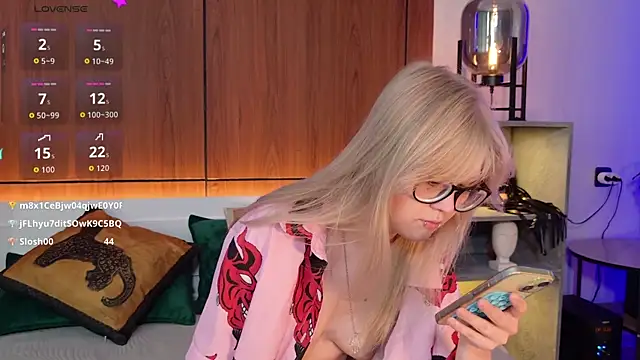 MoliQin's Live XXX Chat