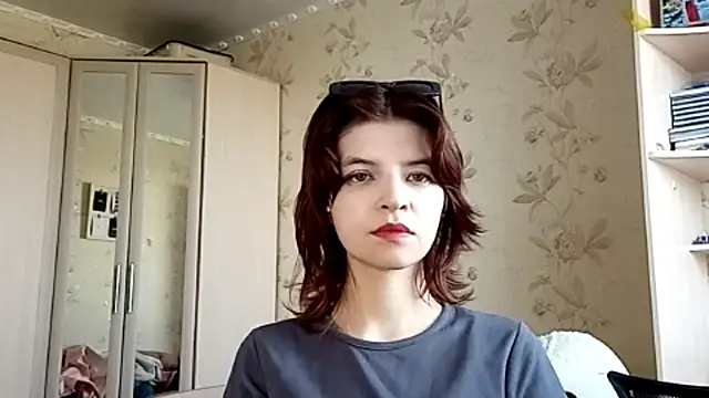 Вебкам-шоу LowkeyIndigo