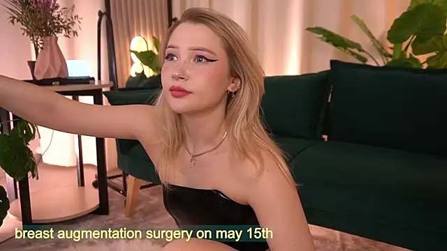 LauraWifeness' Live XXX Chat