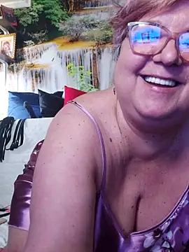 QueenPammy1 Adlı Modelin Canlı XXX Sohbeti