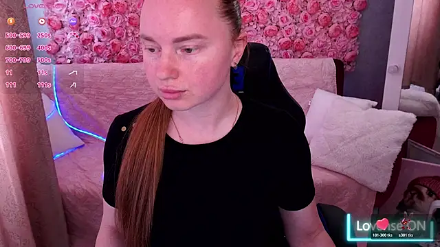 MiaRedFox Chat XXX in diretta