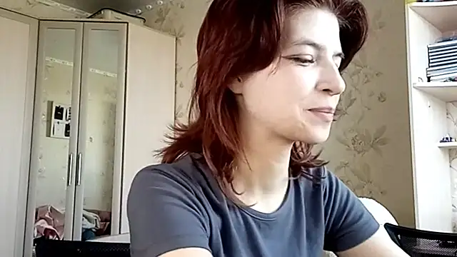 Show modela LowkeyIndigo na web-kameri