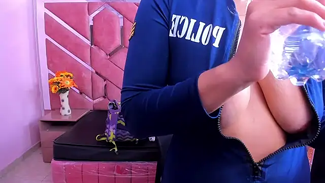 Olivia_Fox69: онлайн-секс-чат