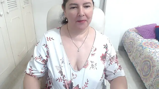 leonela_69 – webcam-show