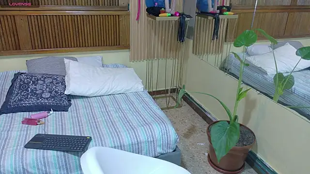 Chat +18 de Eli666uwu ao vivo