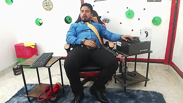 Chatroom XXX en direct de KalethBigDick