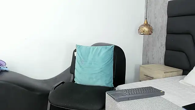 Bella_adamss_'s Live XXX Chat