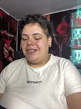 Chatroom XXX en direct de Hailey_Curvy